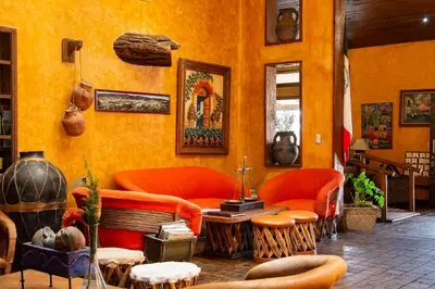 Zona de estar de Villa Mexicana Creel Mountain Lodge