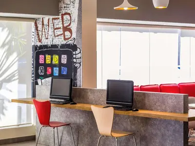 Una televisión o centro de entretenimiento en Ibis Chihuahua