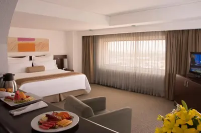 Comida en o cerca de este hotel