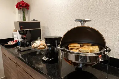 Comida en o cerca de este hotel