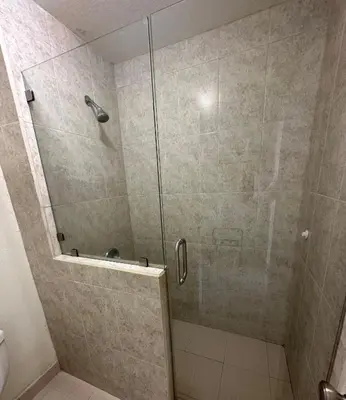 Un baño de Hotel Quinta San Carlos Inn