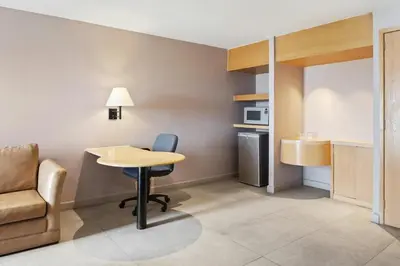 Una cocina o zona de cocina en Fiesta Inn Express Hermosillo