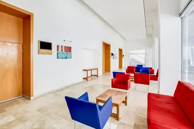 Una televisión o centro de entretenimiento en Fiesta Inn Torreon Galerias