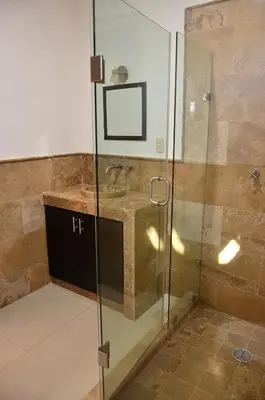 Un baño de Departamentos Luminar