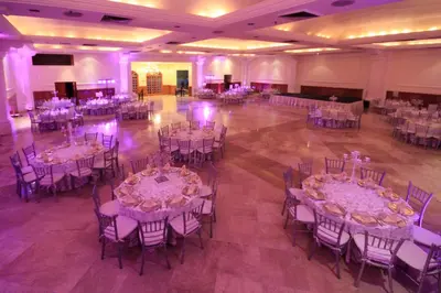 Un restaurante o sitio para comer en Holiday Inn Monclova by IHG