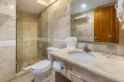 Un baño de Quality Inn Mazatlan