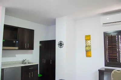 Una cocina o zona de cocina en Hotel Onix Suites