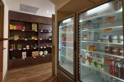 Supermercado u otro tipo de tienda en el apartahotel o alrededores