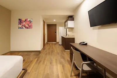 Una televisión o centro de entretenimiento en Extended Suites Saltillo Galerías