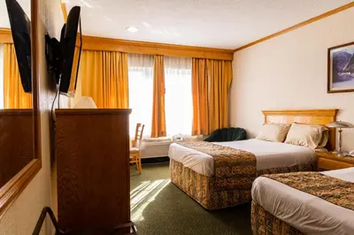 Una televisión o centro de entretenimiento en Hotel Sicomoro