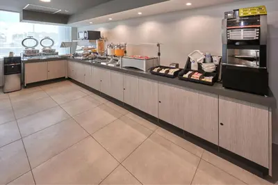 Una cocina o zona de cocina en City Express Junior by Marriott Juarez Consulado