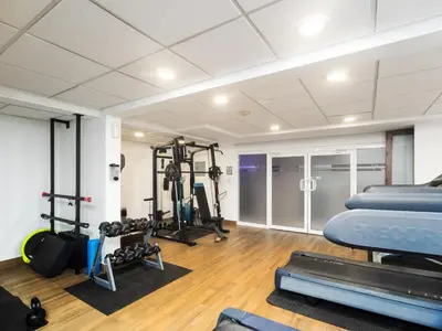 Gimnasio o instalaciones de fitness de Hotel Mesaluna Near American Consulate