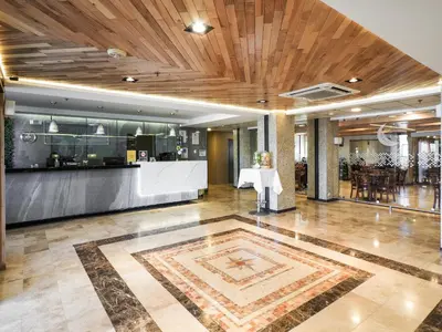 El vestíbulo o zona de recepción de Hotel Mesaluna Near American Consulate