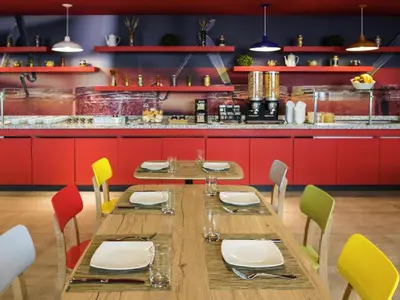 Un restaurante o sitio para comer en Ibis Mazatlan Marina