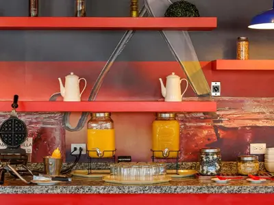 Comida en o cerca de este hotel