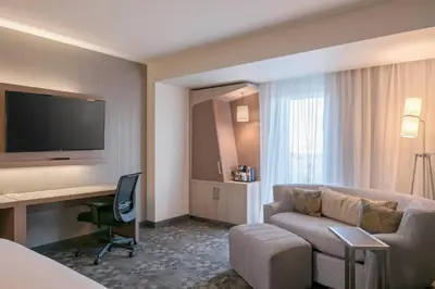 Una televisión o centro de entretenimiento en Courtyard by Marriott Ciudad Juarez