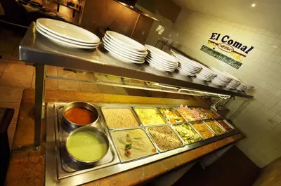 Comida en o cerca de este hotel