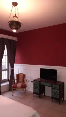 Una televisión o centro de entretenimiento en Doroteo Hotel Boutique