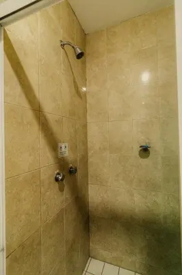 Un baño de Hotel Maioris El Diez Culiacan