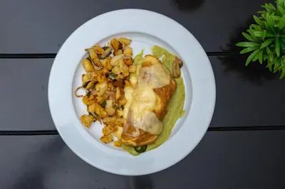 Comida en o cerca de este hotel