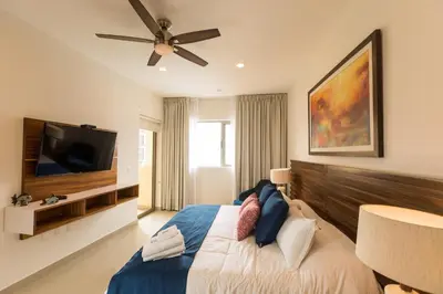 Una televisión o centro de entretenimiento en Petit Luxe Las Gavias Penthouse
