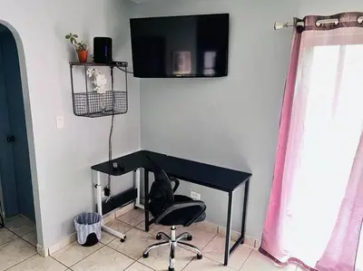 Una televisión o centro de entretenimiento en Apartment Downtown Cananea