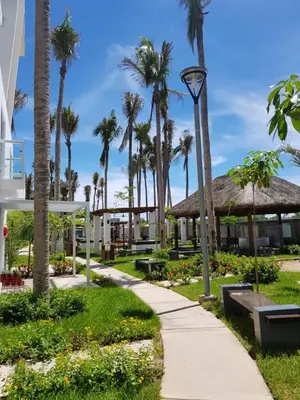 Jardín al aire libre en Condominio con alberca en Zona Cerritos