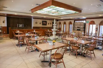 Un restaurante o sitio para comer en Hotel Villa del Sol
