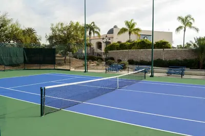 Instalaciones para jugar a tenis o squash en Azul Talavera Country Club o alrededores