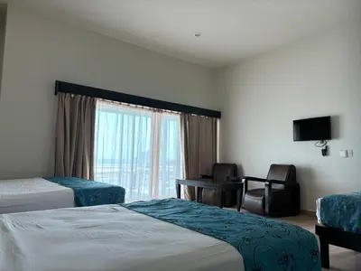Cama o camas de una habitación en Coral Island Beach View Hotel
