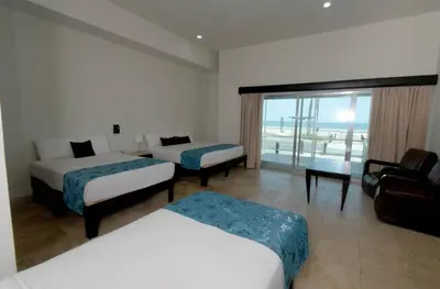 Cama o camas de una habitación en Coral Island Beach View Hotel