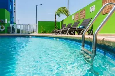 Piscina en o cerca de Holiday Inn Express Saltillo Zona Aeropuerto by IHG