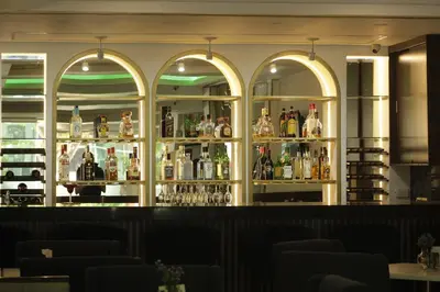 El salón o zona de bar de El Dorado