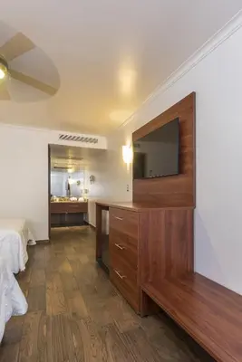Una televisión o centro de entretenimiento en Hotel San Sebastian