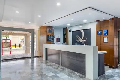 El vestíbulo o zona de recepción de Quality Inn Piedras Negras