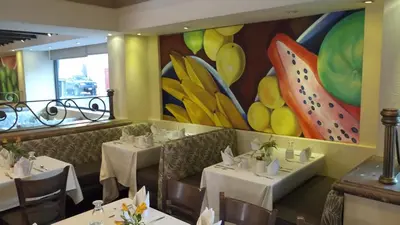 Un restaurante o sitio para comer en Hotel San Marcos Grand