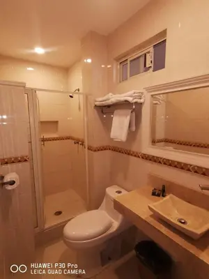 Un baño de Savoy Express