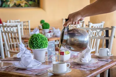 Comida en o cerca de este hotel