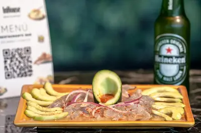 Comida en o cerca de este hotel