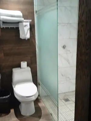 Un baño de HOTEL BAEZA
