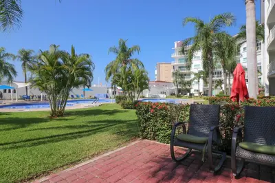 Jardín al aire libre en Relax Apt in Marina Puesta del Sol-Pool in Front
