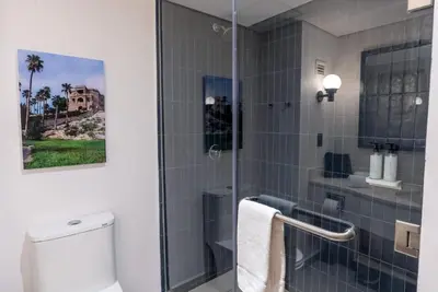 Un baño de Hampton by Hilton Torreon Airport-Galerias