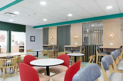 Un restaurante o sitio para comer en Hampton by Hilton Saltillo Zona Aeropuerto
