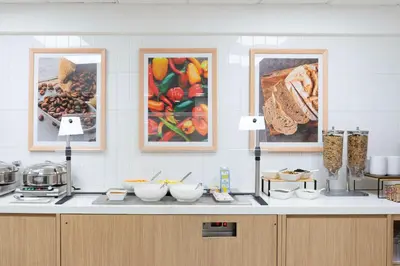 Comida en o cerca de este hotel
