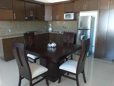 Una cocina o zona de cocina en RENTA VACACIONAL A 2 CUADRAS DE LA PLAYA O MALECON DE MAZATLAN