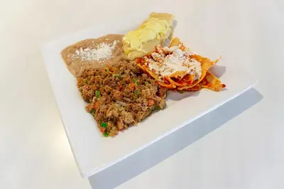 Comida en o cerca de este hotel