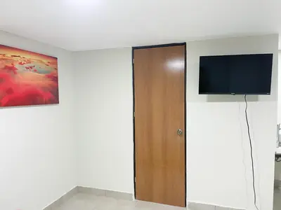 Una televisión o centro de entretenimiento en Posada Vacacional Brisas del Mar
