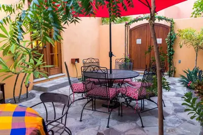 Un patio o zona al aire libre en Casa Encantada