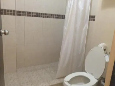 Un baño de Los Jitos Hotel & Suites