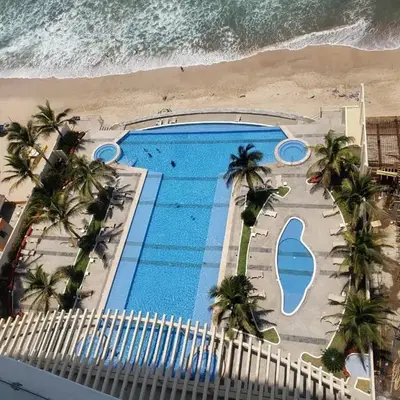 Big Luxury Condo - Zona Dorada